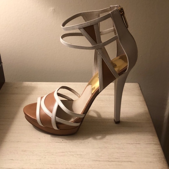 Michael Kors tan/white pump BARELY WORN - Picture 3 of 5